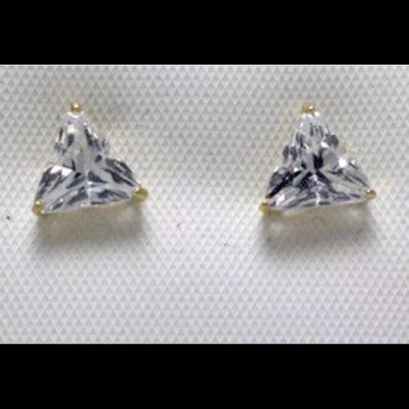 .50 Ct Triangle Cut Solid 14K Gold Push Back Studs - Picture 5 of 7